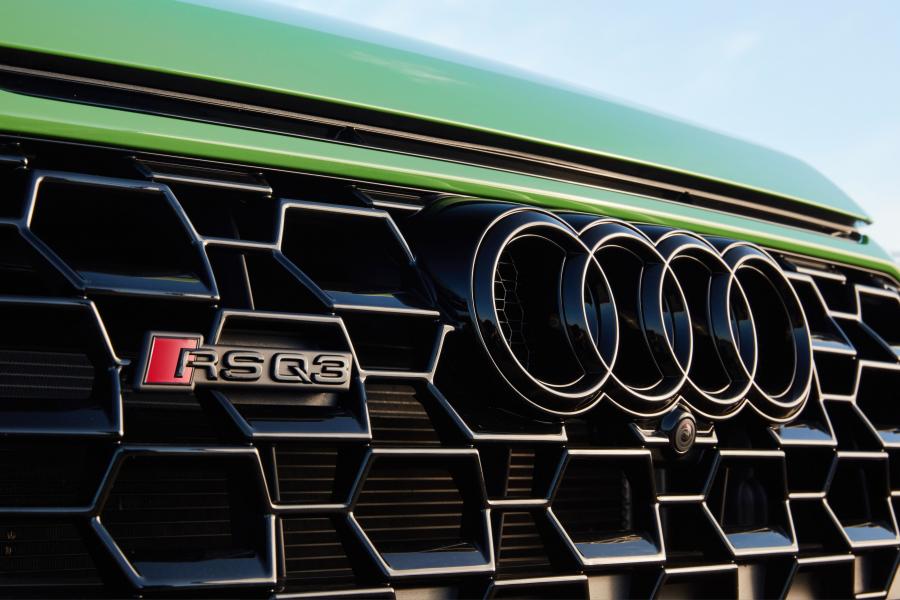 Логотип Audi RS Q3 Sportback 2020 года  (AU) (фото 19 из 26)